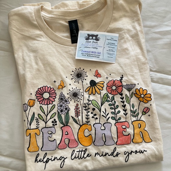 Gildan Cream 'Teacher' Tee with Floral Graphics - Picture 1 of 2